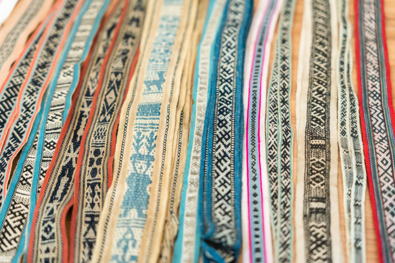 惊艳时光的丽水非遗丨"00"后男生爱上畲族彩带编织