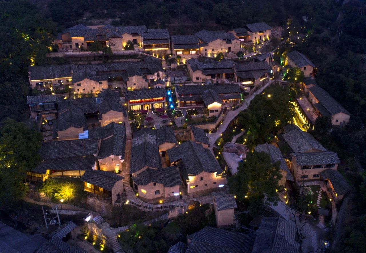 1莲都下南山古村落夜景