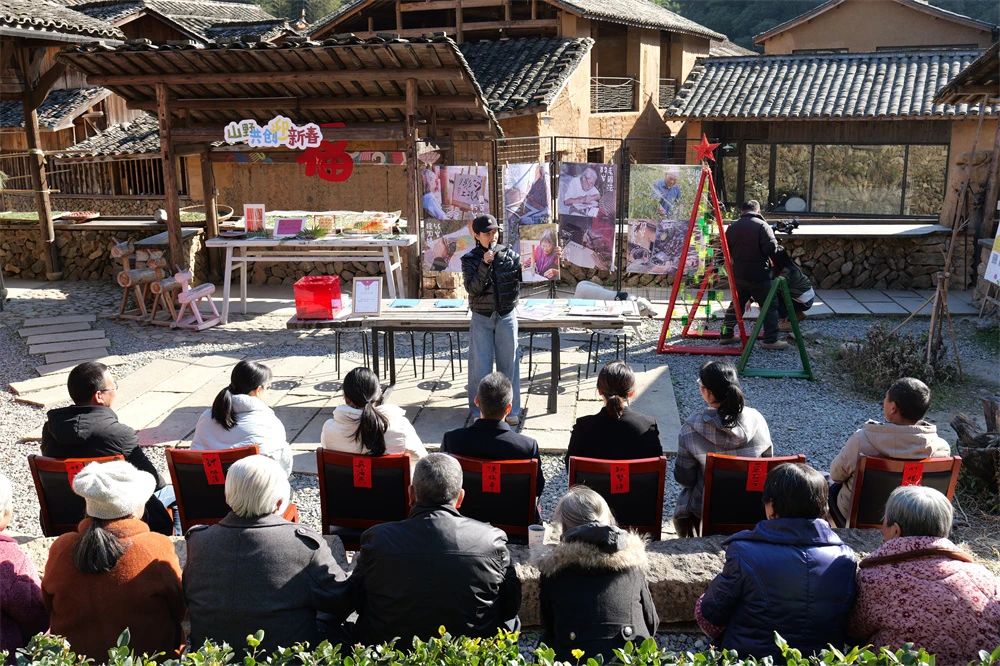 （第四小标二）丽水市文化特派员孙培团队在松阳松庄村带领村民开展艺术共创（松阳县融媒体中心供图）.jpg