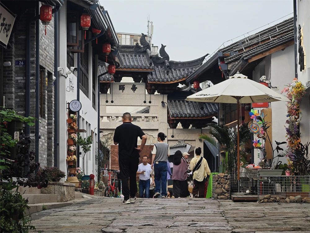 （第三小标三）刘祠堂背老街新貌。作者程昌福.jpg