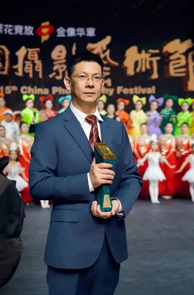 王培权荣获第十五届中国摄影金像奖(艺术摄影类).jpg