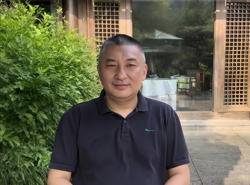 戴建军生活照.png