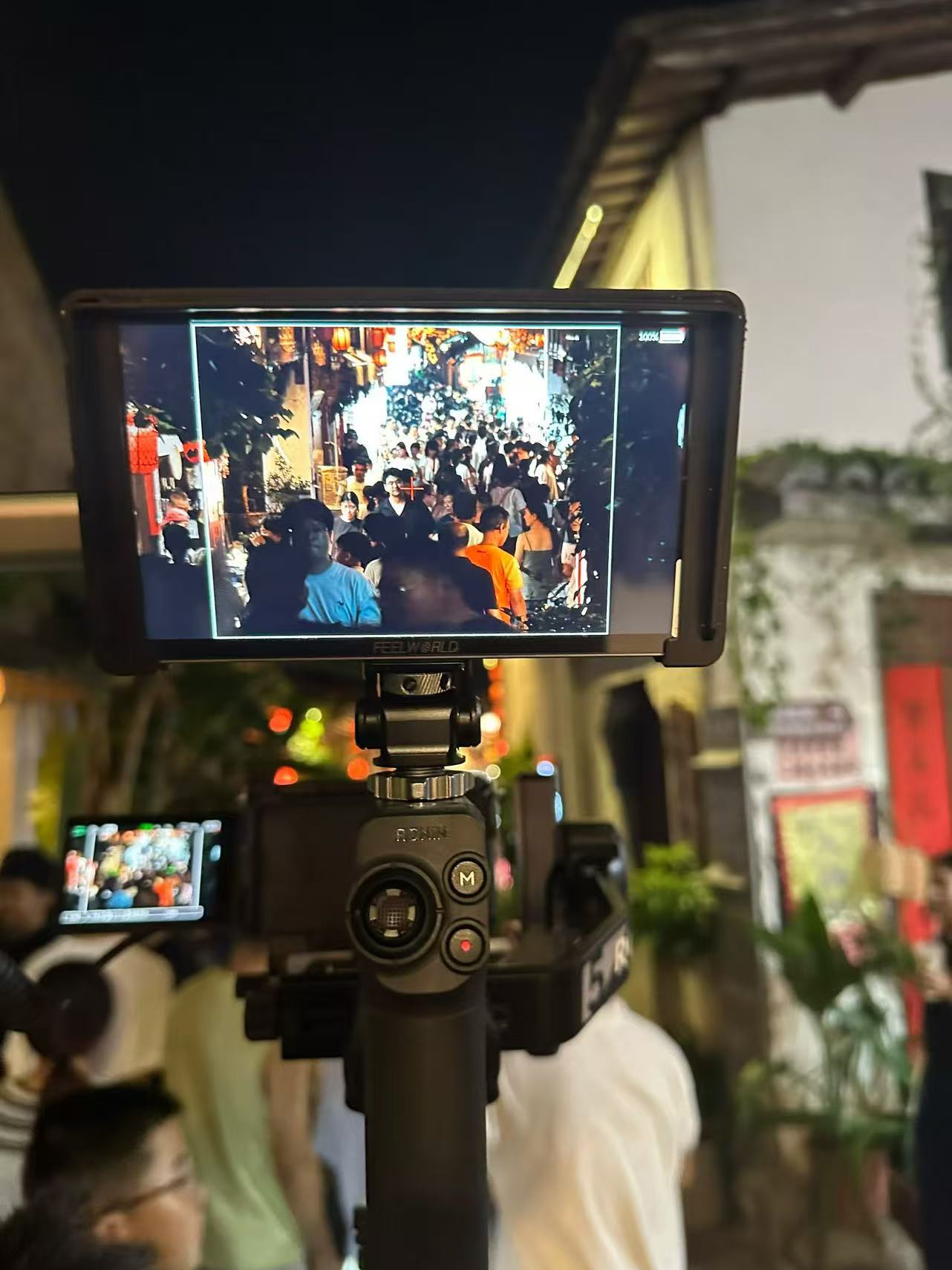 包东民的镜头.jpg