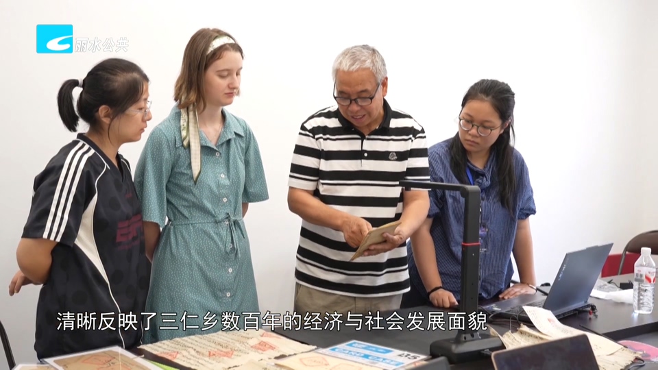 多国青年在遂昌编撰双语畲乡故事
