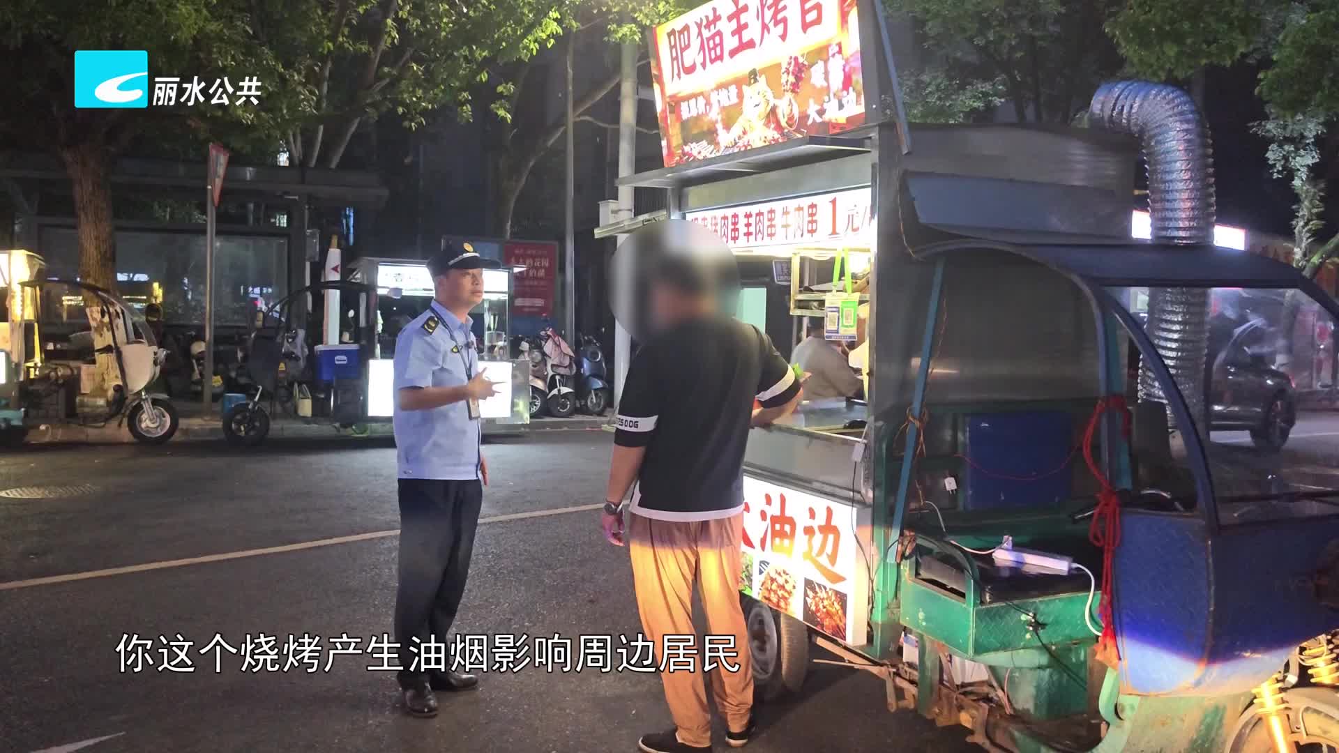 老白帮忙团 有事我帮忙丨烧烤油烟“来找茬”:疏堵结合 执法部门开展流动摊贩治理
