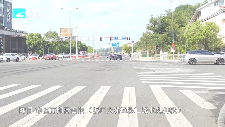 丽阳街西段昨日启动路面改造 分车道施工保障通行