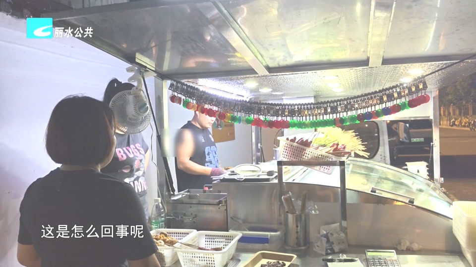 老白帮忙团 有事我帮忙丨烧烤油烟“来找茬”：应对油烟 他们有妙招