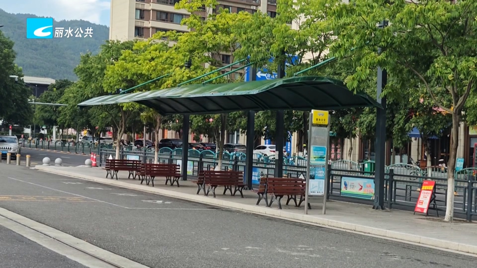 老白帮忙团 有事我帮忙： 后续 学校接送晴雨棚棚顶换新不再滴水