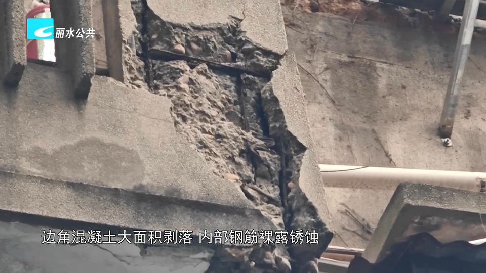 老白帮忙团 有事我帮忙：市区大众街老宿舍存坠物风险 居民盼尽快加固除险