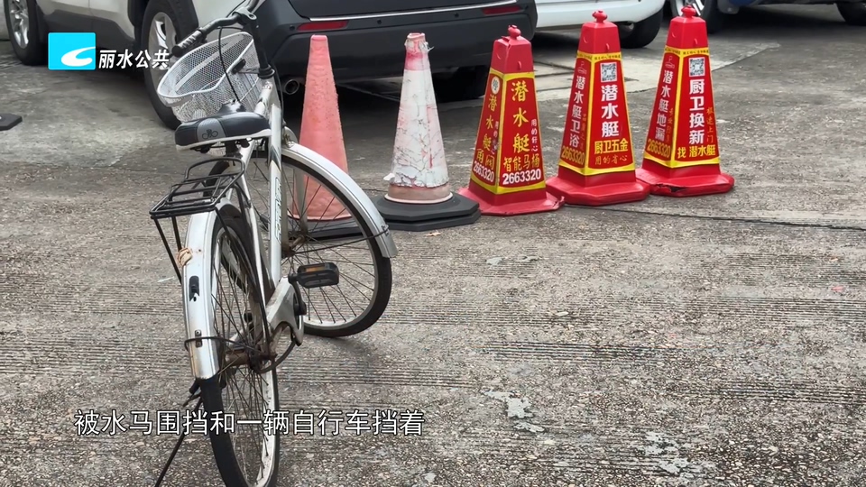 老白帮忙团 有事我帮忙：弄堂窄停车难 停放邻院遭阻拦