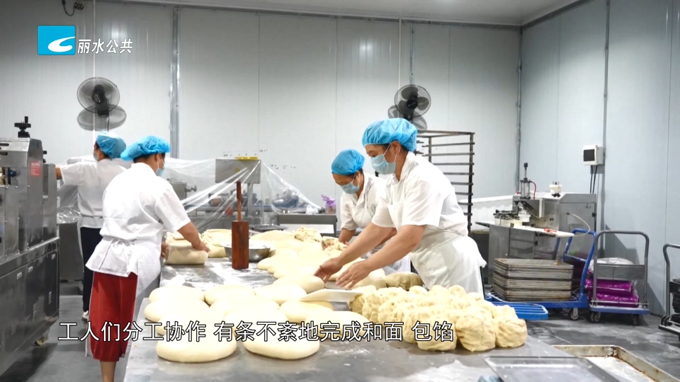 中秋临近月饼市场升温 传统老味与文创新品竞相登场