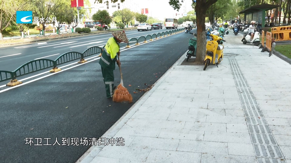 老白帮忙团 有事我帮忙：人行道变“花脸”问题有人“管”了